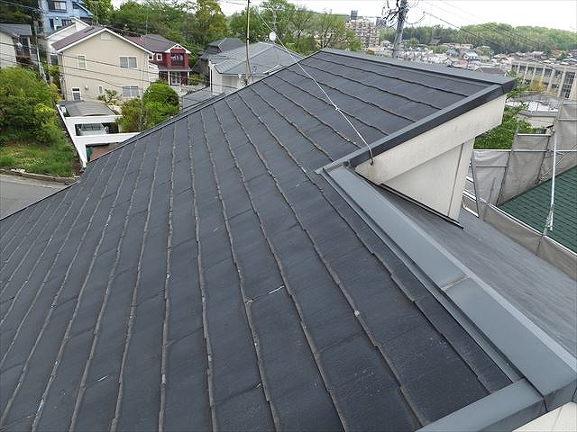 羽島市でスレート屋根の点検、屋根材や棟板金、シーリング材の劣化を確認